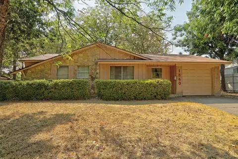 1840 Perry S Rd, Carrollton, TX 75006