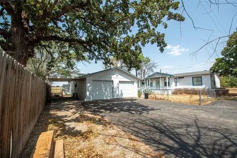 1090 Cougar Rd, Lipan, TX 76462