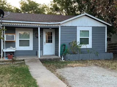 306 N Cole St, Comanche, TX 76442