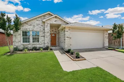 1313 Gayle St, Burleson, TX 76028