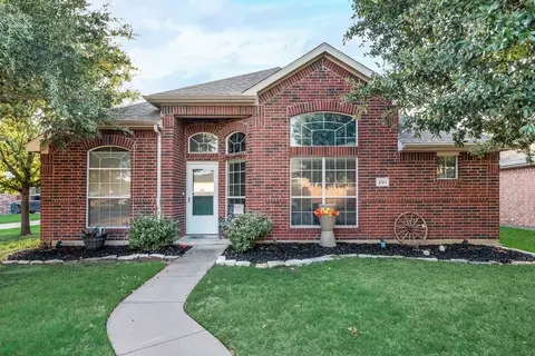 201 Morningstar Ln, Red Oak, TX 75154