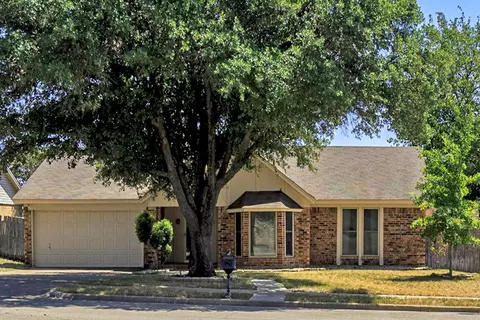 9963 Haywood Ct, Benbrook, TX 76126