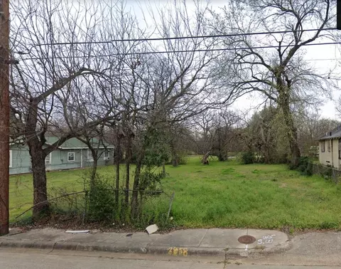 2858 Farragut St, Dallas, TX 75215