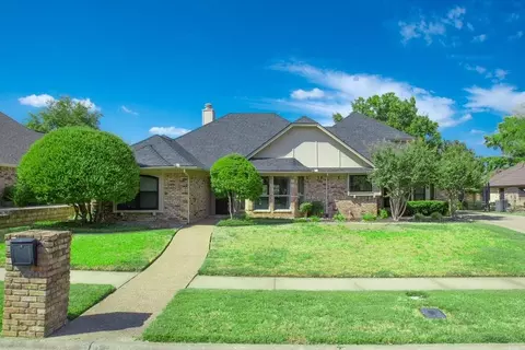 516 Evergreen Dr, Hurst, TX 76054