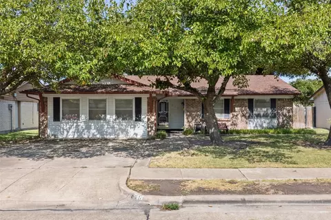 818 Brookshire Cir, Garland, TX 75043