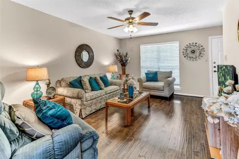 1009 Roaring Springs Rd, Fort Worth, TX 76114