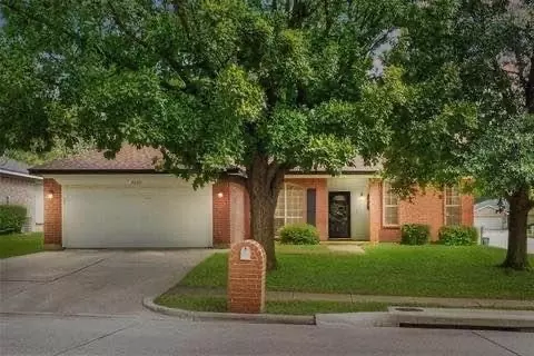 7229 Woodhinge Dr, Benbrook, TX 76126