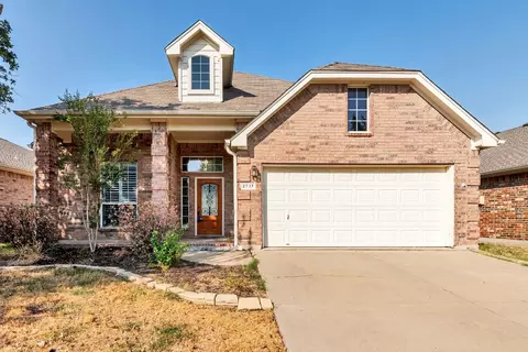 2717 Red Wolf Dr, Fort Worth, TX 76244