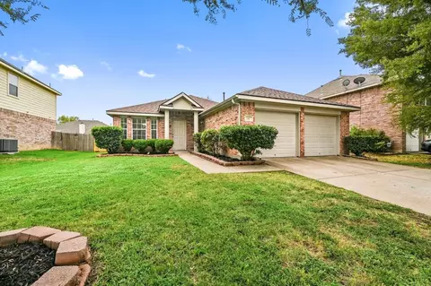2807 Park Springs Dr, Grand Prairie, TX 75052