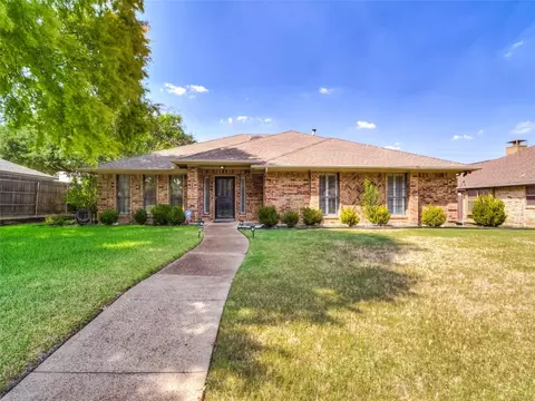 802 Meadowglen Cir, Coppell, TX 75019