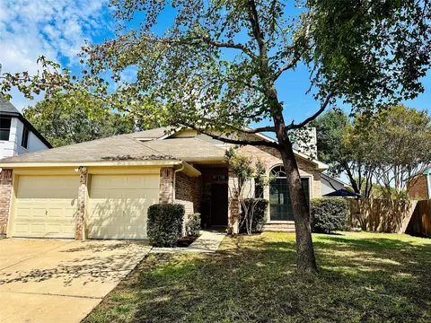 1353 Honeysuckle Ln, Lewisville, TX 75077
