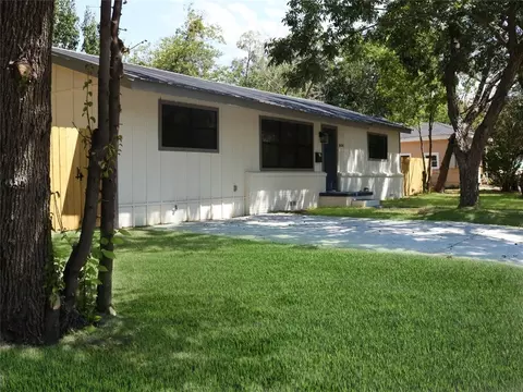 1604 Jackson St, Commerce, TX 75428 photo 2