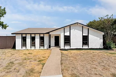 2122 Victoria Rd, Carrollton, TX 75007