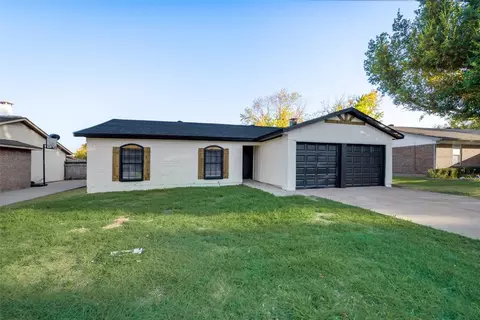 425 Normandy Ln, Saginaw, TX 76179