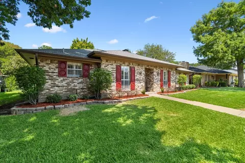 1821 Kensington Dr, Carrollton, TX 75007