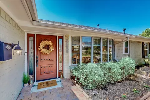 4000 Burkett Dr, Benbrook, TX 76116