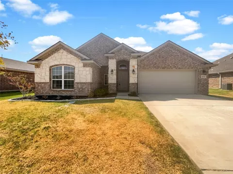 4010 Kensington Dr, Sanger, TX 76266