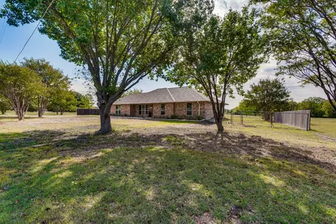 522 Farrar Rd, Waxahachie, TX 75165