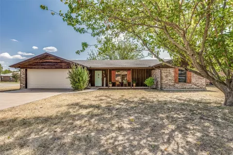 120 Pecos St, Glen Rose, TX 76043