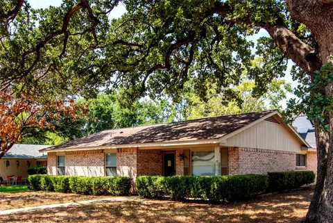 2601 Marta Dr, Irving, TX 75060