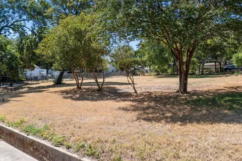 719 S Barnett Ave, Dallas, TX 75211