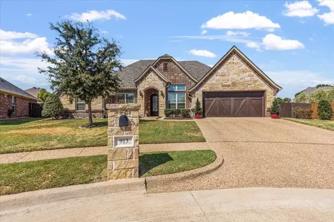 913 Joshua Ct, Granbury, TX 76048