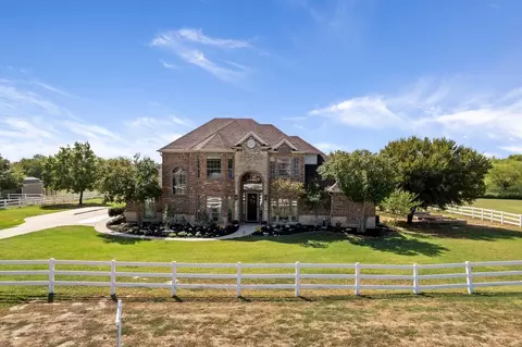 901 Creek Hollow Ln, Fort Worth, TX 76131