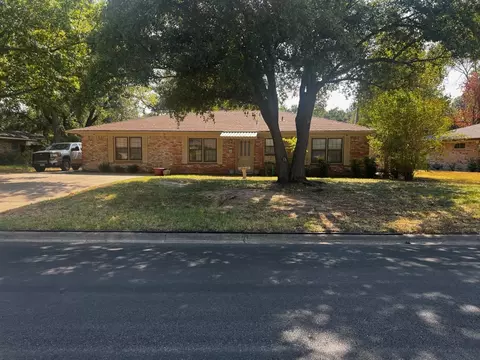 1706 E Beverly Dr, Corsicana, TX 75110