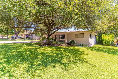 4017 Springbranch Dr, Benbrook, TX 76116