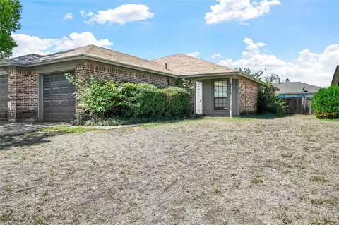 6712 S Creek Dr, Fort Worth, TX 76133
