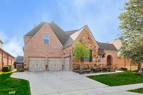 8900 Scarlet Trl, Lantana, TX 76226