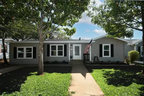 428 Norwood Dr, Hurst, TX 76053