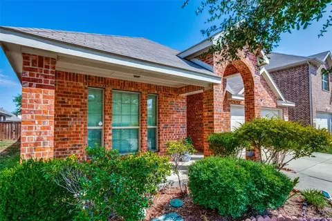 2162 Callahan Dr, Forney, TX 75126 photo 2