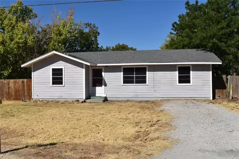 510 N 6th St, Bangs, TX 76823