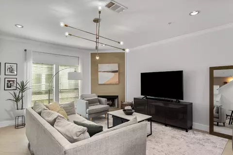 2415 Stutz Dr #E, Dallas, TX 75235
