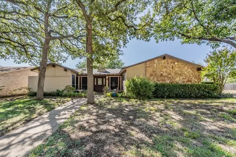 3000 White Oak Ln, Bedford, TX 76021