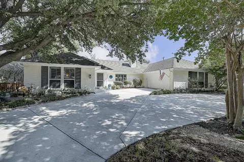 3813 Wooded Creek Dr, Farmers Branch, TX 75244