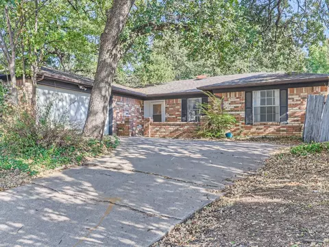 8321 Elm Ct, North Richland Hills, TX 76182