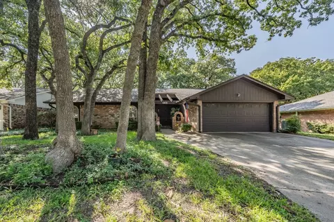 2015 N Meadow Way Cir, Arlington, TX 76015