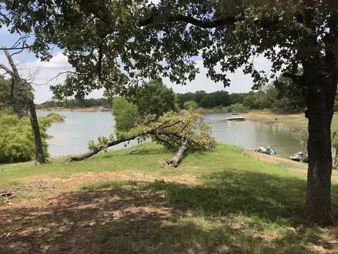 16 Royal Oaks Blvd, Hickory Creek, TX 75065
