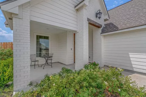 136 Pleasant Path, Snook, TX 77878 photo 4