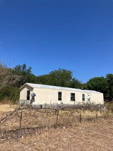 132 Alma St, Azle, TX 76020