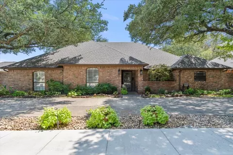 4212 Hampshire St, Plano, TX 75093