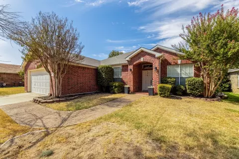1713 Nightingale Ln, Corinth, TX 76210
