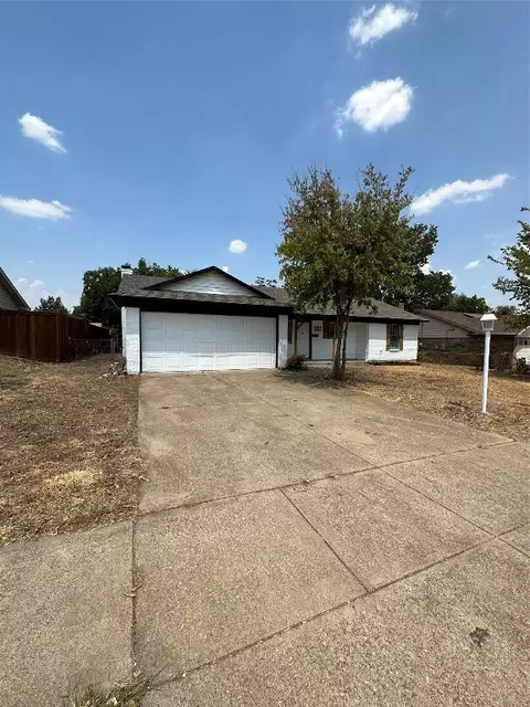 525 E Bovell St, Crowley, TX 76036