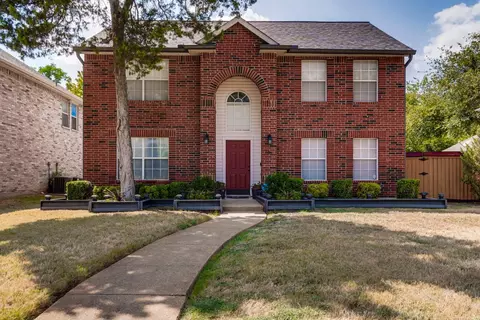 820 Meandering Dr, Cedar Hill, TX 75104