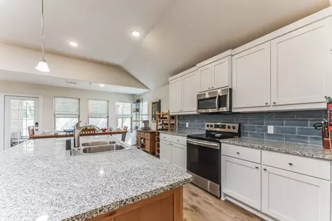 973 Sam St, Springtown, TX 76082 photo 4