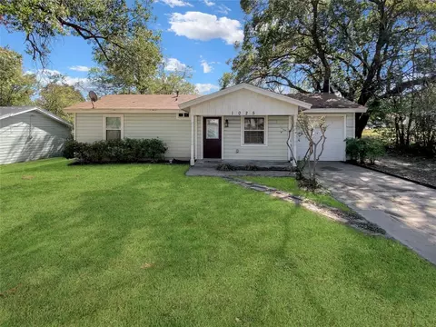 1025 W Oak Dr, Weatherford, TX 76086