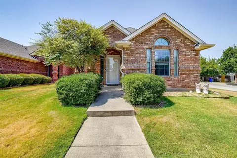 647 Stribling Cir, Azle, TX 76020
