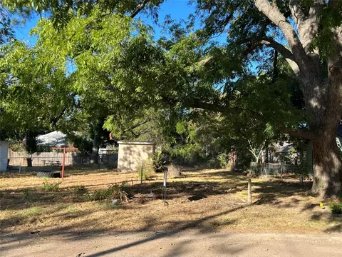 1607 N Buffalo Ave, Cleburne, TX 76033